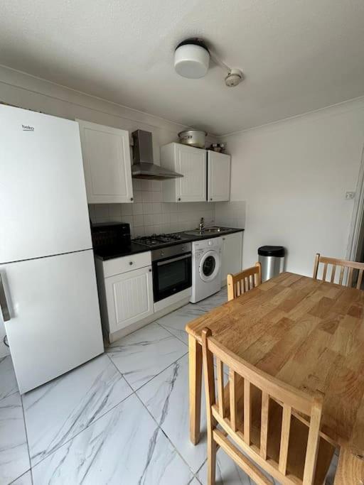 East London 2 Bedroom Flat Εξωτερικό φωτογραφία